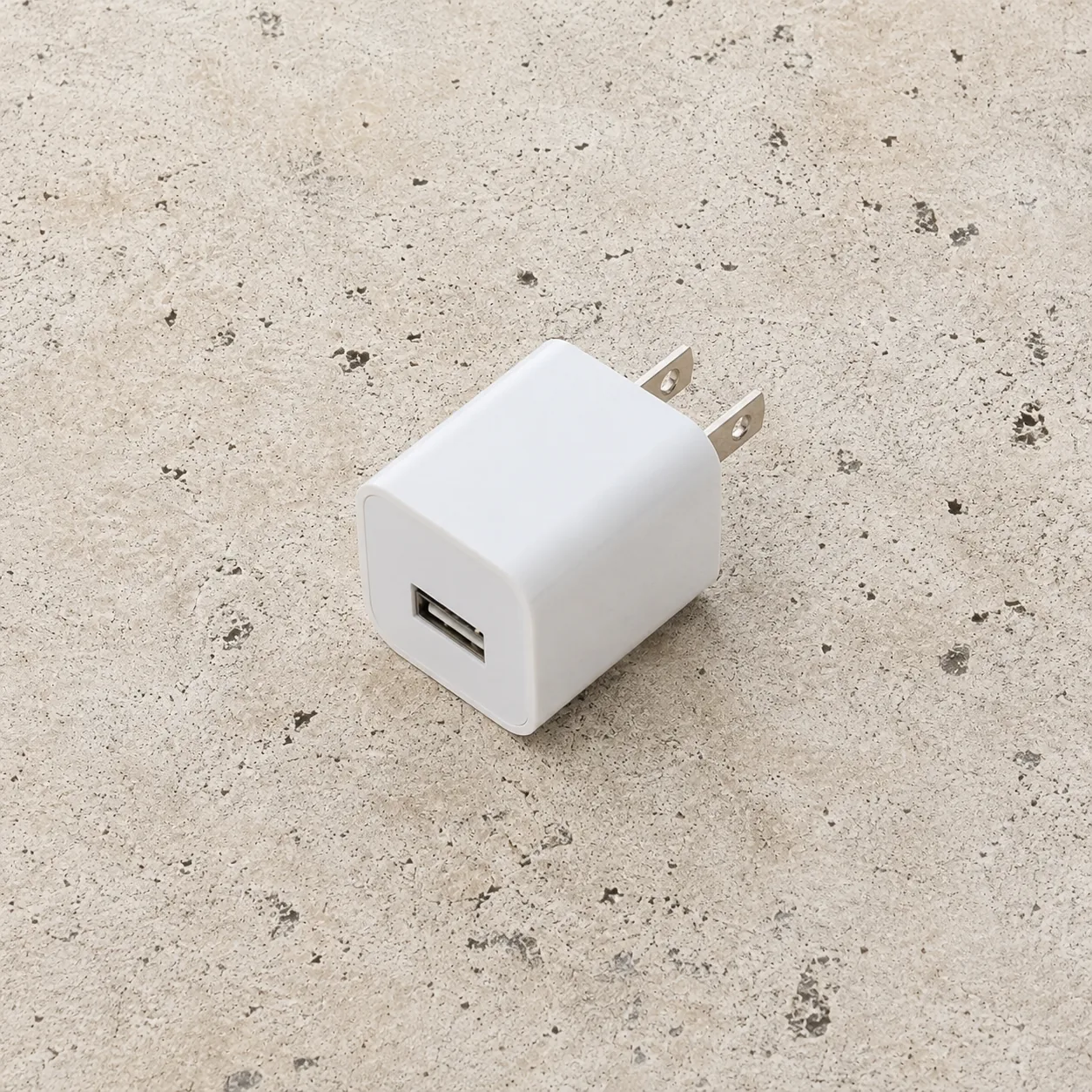 White USB power cube